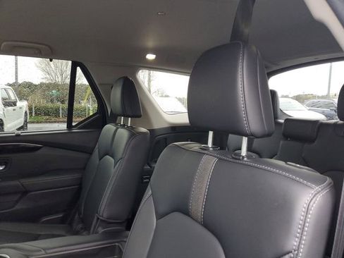Used 2025 Honda Pilot EX-L image 9