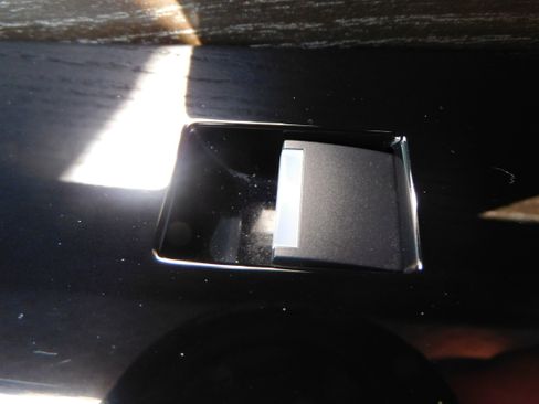 Used 2023 Land Rover Range Rover Velar S image 35