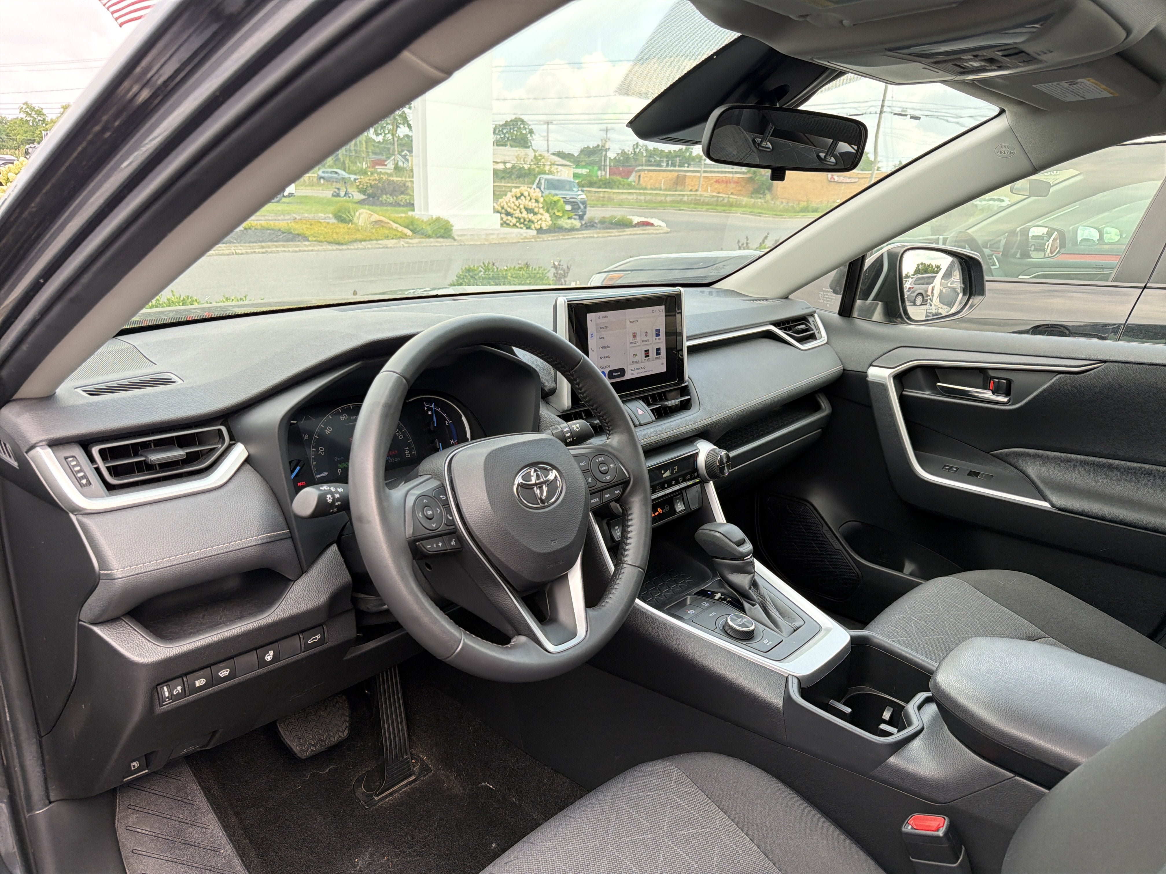 Used 2023 Toyota RAV4 XLE w/ Convenience Package AWD/4WD image 9