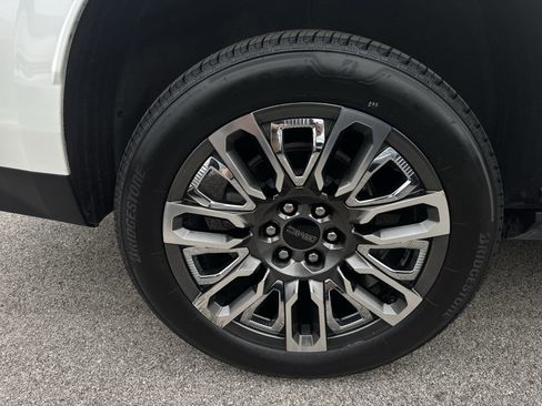 Used 2023 GMC Yukon Denali Ultimate image 34