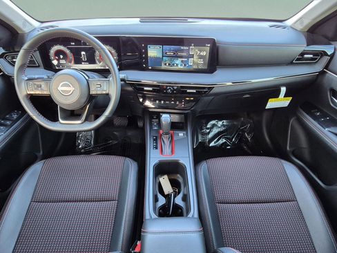 Certified 2025 Nissan Kicks SR FWD image 12