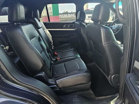 Used 2017 Ford Explorer XLT w/ Equipment Group 202A FWD image 27