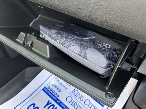 Certified 2020 RAM 1500 Classic SLT w/ Luxury Group image 14