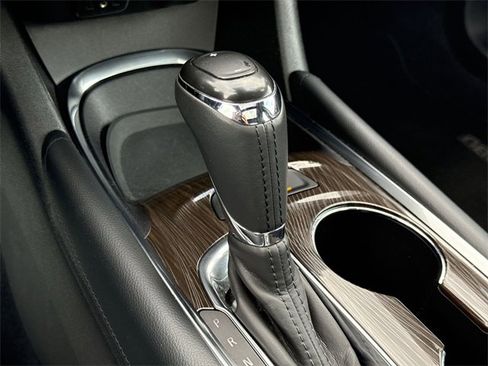 Used 2017 Chevrolet Malibu Premier w/ Premier Sun and Wheel Package image 16