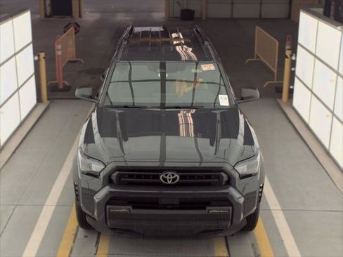 Used 2025 Toyota 4Runner SR5 AWD/4WD image 3