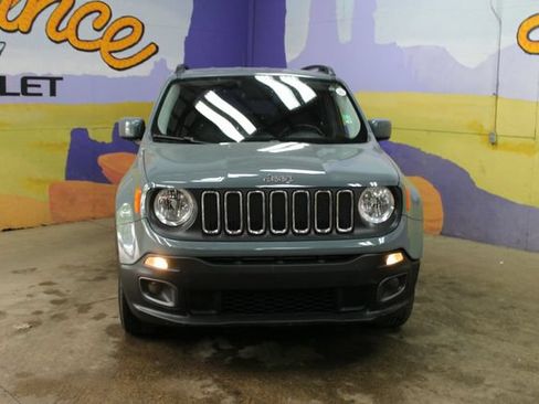 Used 2017 Jeep Renegade Latitude w/ Cold Weather Group AWD/4WD image 3