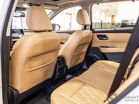 Used 2022 Nissan Rogue Platinum w/ Head-Up Display Package image 32