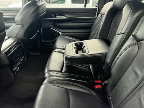 Used 2024 Jeep Wagoneer L Series II w/ Flexible Seating Group AWD/4WD image 7