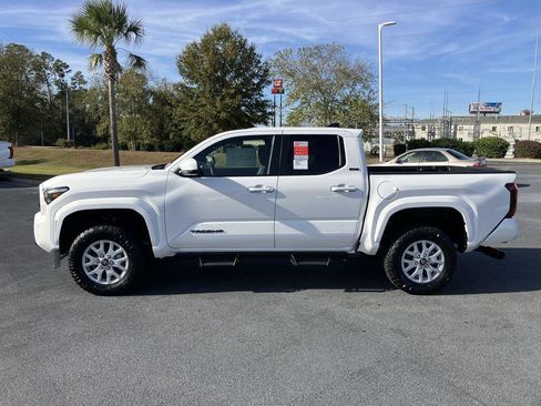 Used 2025 Toyota Tacoma SR5 AWD/4WD image 2