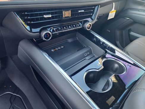 New 2026 Chevrolet Suburban High Country image 36