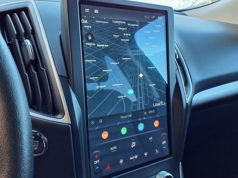 Used 2024 Ford Edge SEL image 9