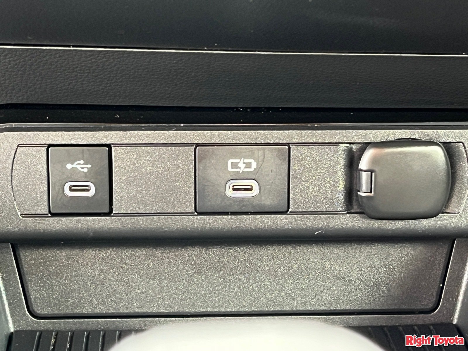 Certified 2024 Toyota Prius LE FWD image 29