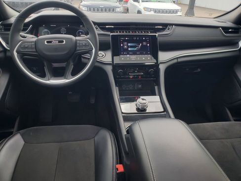 Used 2024 Jeep Grand Cherokee Altitude image 31