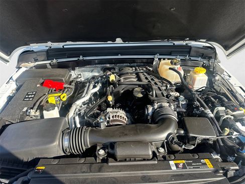 Certified 2024 Jeep Gladiator Sport image 14