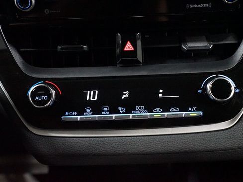 Used 2022 Toyota Corolla LE FWD image 19