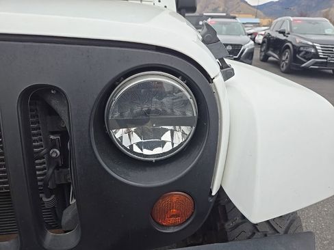 Used 2013 Jeep Wrangler Unlimited Rubicon w/ Connectivity Group image 28