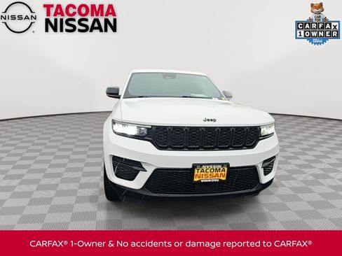 Used 2024 Jeep Grand Cherokee Altitude image 2