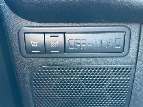Used 2017 Jeep Wrangler Unlimited Rubicon AWD/4WD image 6
