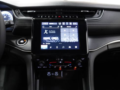 Used 2024 Jeep Grand Cherokee L Laredo image 24