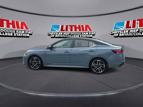 Used 2025 Nissan Sentra SR FWD image 5