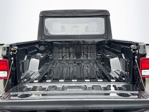 Used 2024 Jeep Gladiator Sport image 12