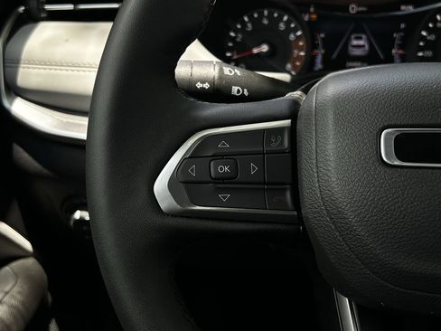 Used 2025 Jeep Compass Limited AWD/4WD image 15