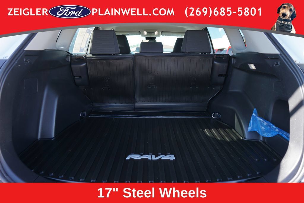 Used 2022 Toyota RAV4 LE AWD/4WD image 10