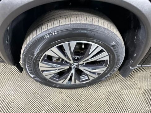 Used 2023 Nissan Rogue SV image 10