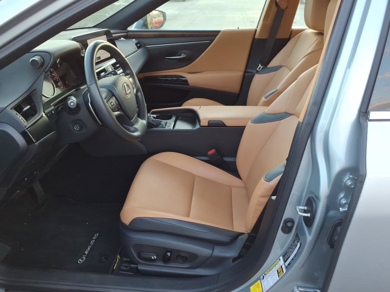 Used 2024 Lexus ES 350 w/ Premium Package FWD image 10