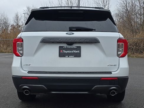 Used 2021 Ford Explorer XLT w/ Equipment Group 202A image 8