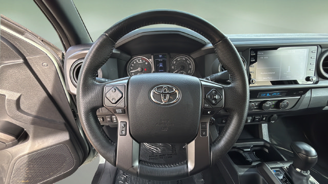 Used 2022 Toyota Tacoma TRD Off-Road w/ Technology Package AWD/4WD image 12