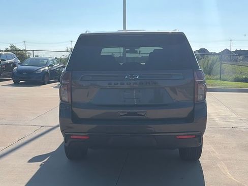 Used 2021 Chevrolet Suburban Z71 w/ Luxury Package AWD/4WD image 8