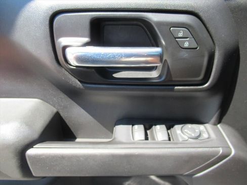 Used 2020 Chevrolet Silverado 1500 Custom w/ Custom Value Package RWD image 19