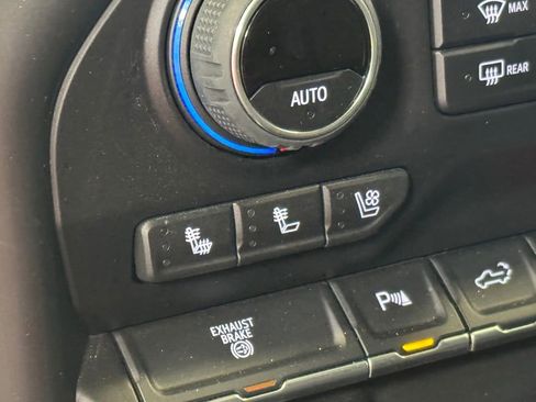 Used 2022 Chevrolet Silverado 3500 High Country image 39