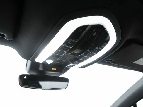Certified 2026 Porsche Macan AWD/4WD image 33
