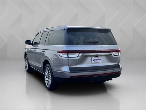 Used 2024 Lincoln Navigator Premiere image 7