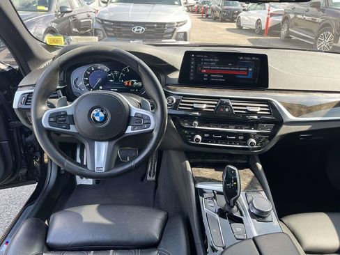 Used 2019 BMW 530i xDrive w/ M Sport Package AWD/4WD image 12