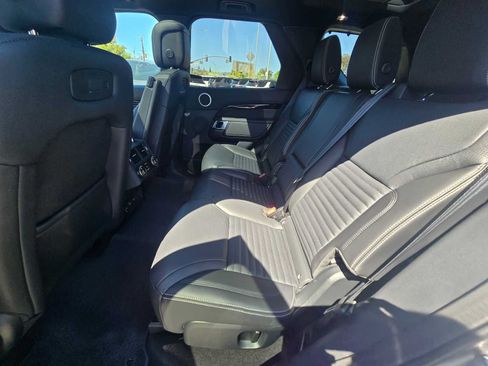 Used 2025 Land Rover Discovery S AWD/4WD image 18