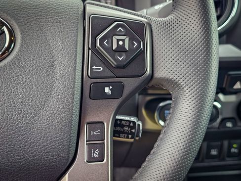 Used 2023 Toyota Tacoma TRD Off-Road w/ Technology Package AWD/4WD image 20