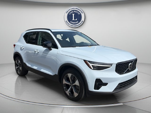 Certified 2026 Volvo XC40 B5 Plus AWD/4WD image 1
