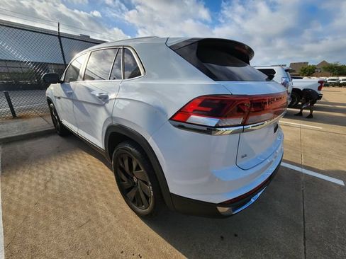 Used 2024 Volkswagen Atlas Cross Sport SE w/ Panoramic Sunroof Package FWD image 6