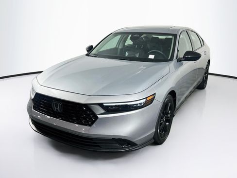 Used 2025 Honda Accord SE image 4