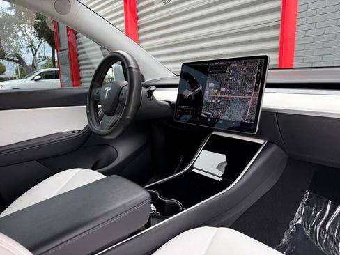 Used 2020 Tesla Model Y Long Range AWD/4WD image 21