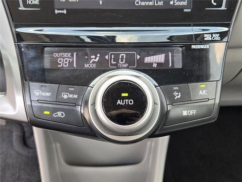 Used 2016 Toyota Prius V Four FWD image 17