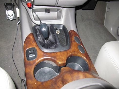 Used 2002 Toyota Sequoia SR5 AWD/4WD image 15