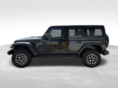 Used 2025 Jeep Wrangler Unlimited Rubicon w/ Convenience Group AWD/4WD image 12