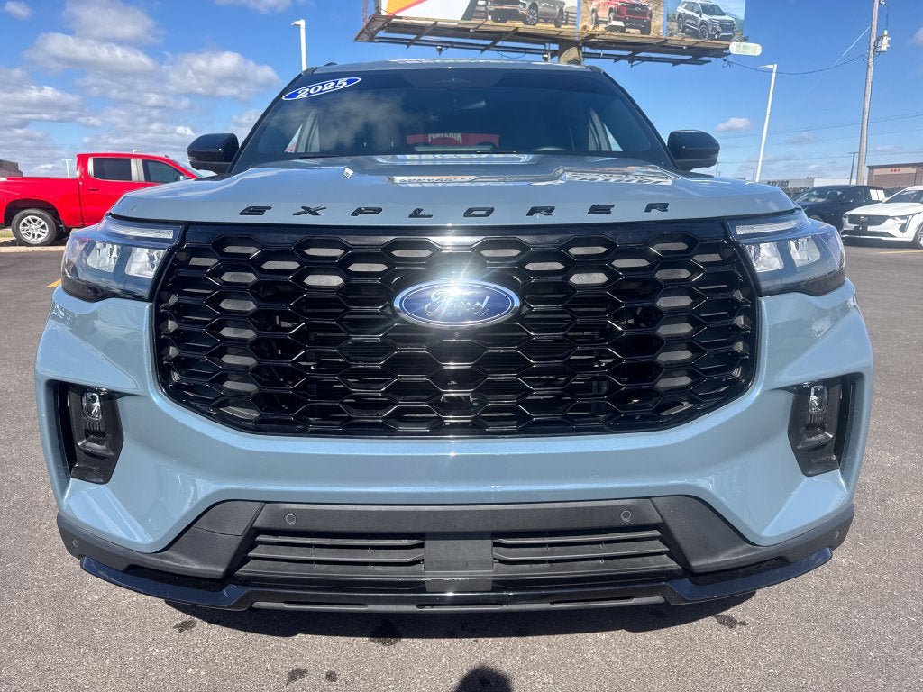 Used 2025 Ford Explorer ST-Line AWD/4WD image 11