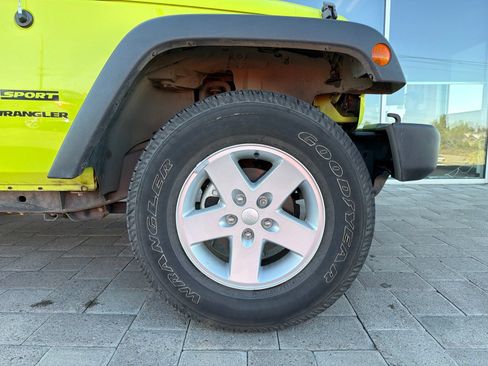 Used 2016 Jeep Wrangler Sport w/ Quick Order Package 24S AWD/4WD image 8