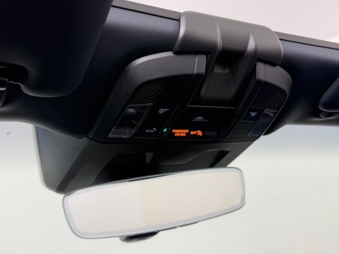 Used 2025 Porsche 911 Carrera image 22