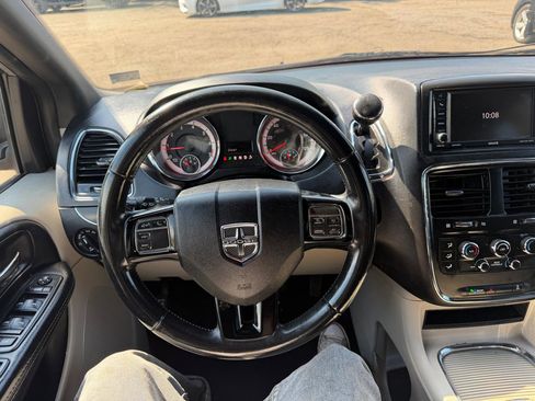Used 2018 Dodge Grand Caravan SXT FWD image 19